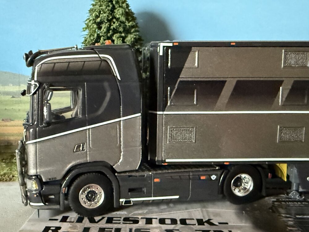 WSI WSI Scania S Highline 4x2 with 3-axle livestock trailer KENNETH LEUS
