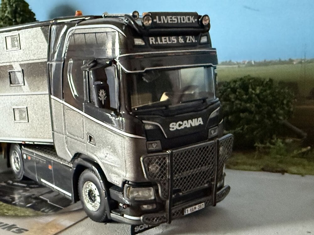 WSI WSI Scania S Highline 4x2 with 3-axle livestock trailer KENNETH LEUS