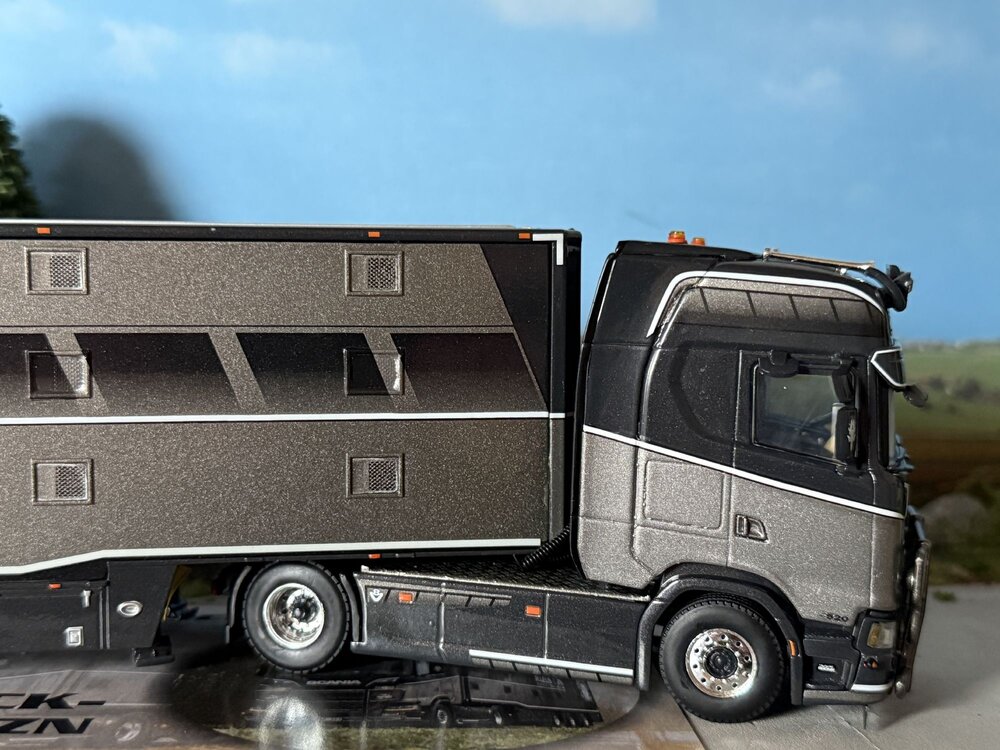 WSI  WSI Scania S Highline 4x2 met 3-as veeoplegger KENNETH LEUS