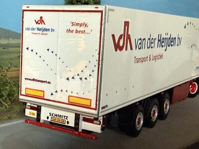 WSI WSI DAF XG 4x2 met 3-as box trailer VAN DER HEIJDEN BV