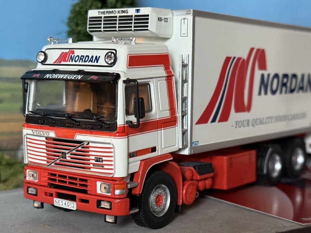 Tekno Tekno Volvo F16 Globetrotter rigid truck with 2-axle trailer NORDAN