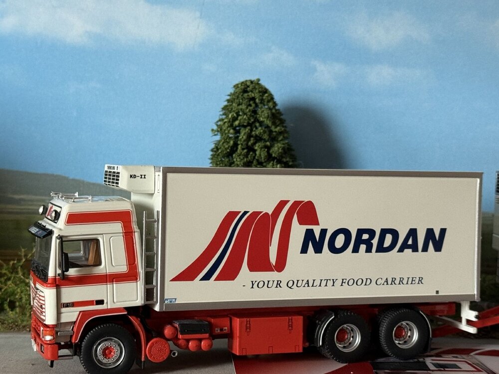 Tekno Tekno Volvo F16 Globetrotter rigid truck with 2-axle trailer NORDAN