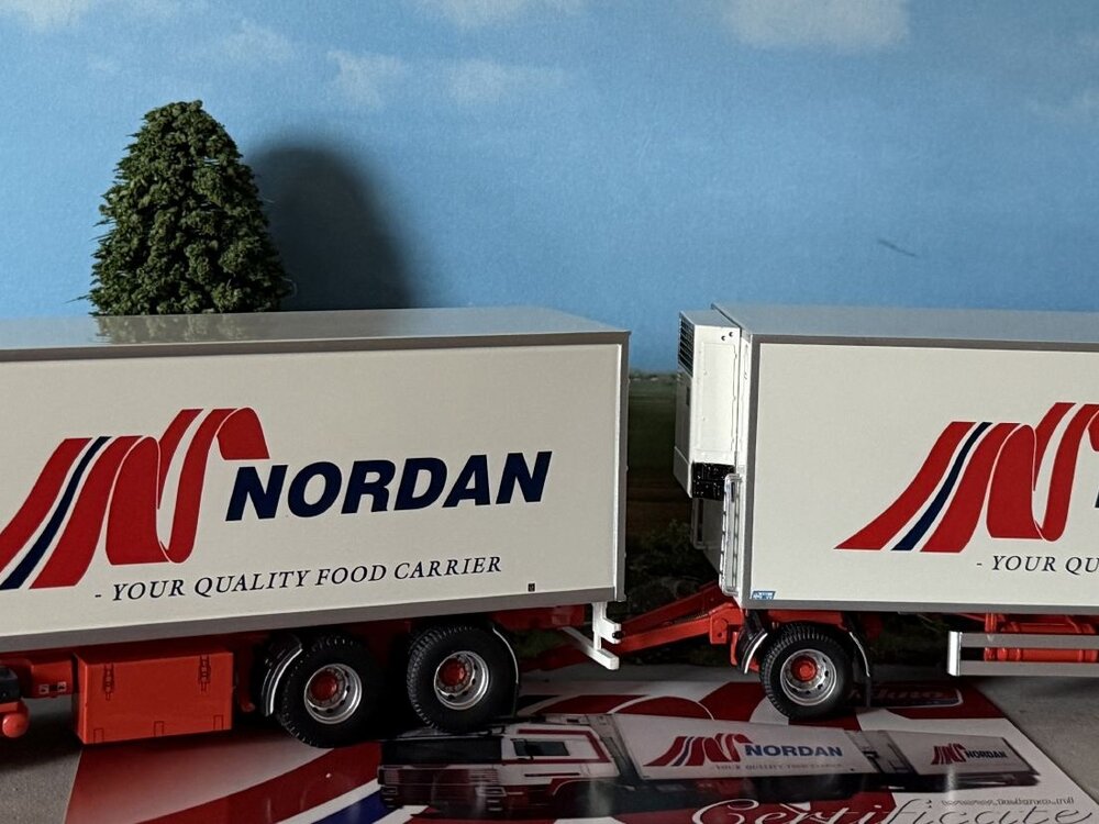 Tekno Tekno Volvo F16 Globetrotter rigid truck with 2-axle trailer NORDAN