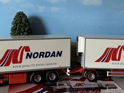 Tekno Tekno Volvo F16 Globetrotter motorwagen met 2-assige aanhanger NORDAN