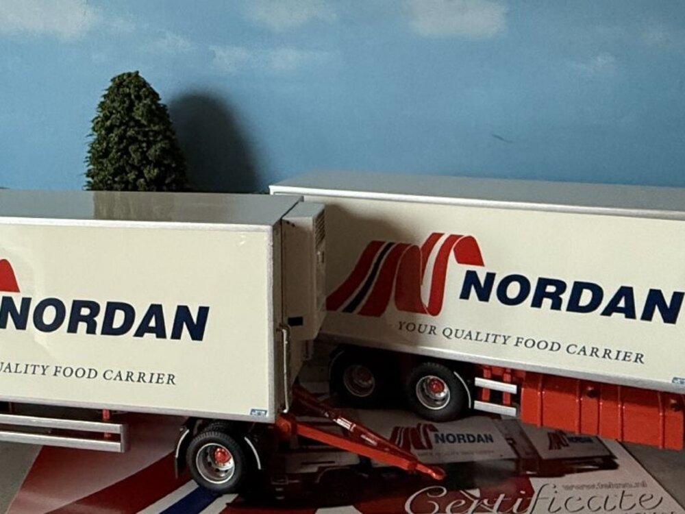 Tekno Tekno Volvo F16 Globetrotter motorwagen met 2-assige aanhanger NORDAN