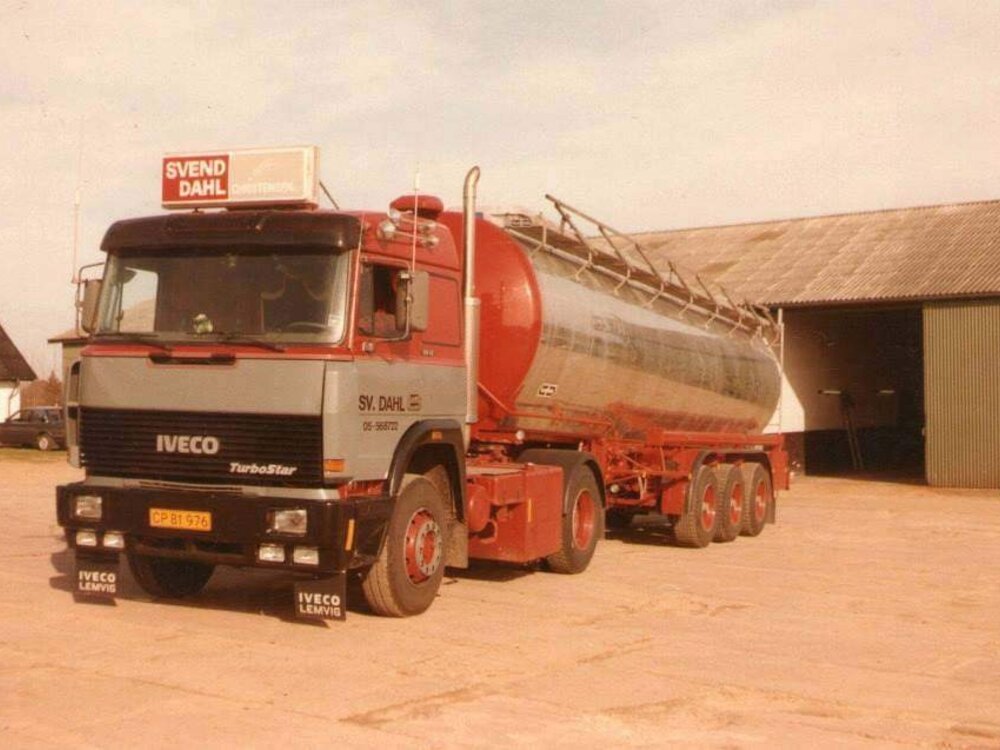 Tekno Tekno Iveco TurboStar with 3-axle  tank trailer SVEND DAHL