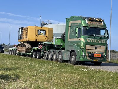 Tekno Tekno Volvo FH05 Globetrotter XL 8x4 +extra losse as met 2-bed-5 Broshuis dieplader LARS SVITH