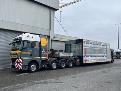 Tekno Tekno MAN TGX GX 8x4 zwaartransport trekker met 2-assige broshuis dieplader FRIDERICI