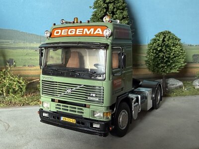 WSI WSI Volvo F12 Globetrotter 4x2 OEGEMA