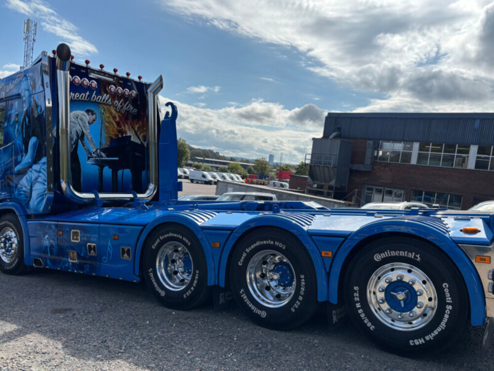 WSI WSI Scania R Normal 8x4 motorwagen met haakarm systeem + 15m3 container MOLANDER