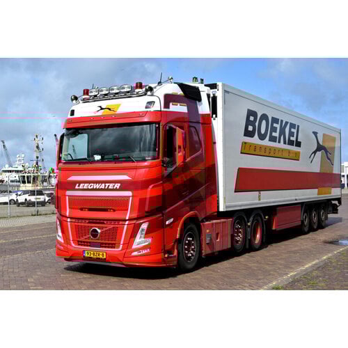 WSI WSI Volvo FH Aero Globetrotter XL 6x2 met 3-assige koeloplegger BOEKEL LEEGWATER