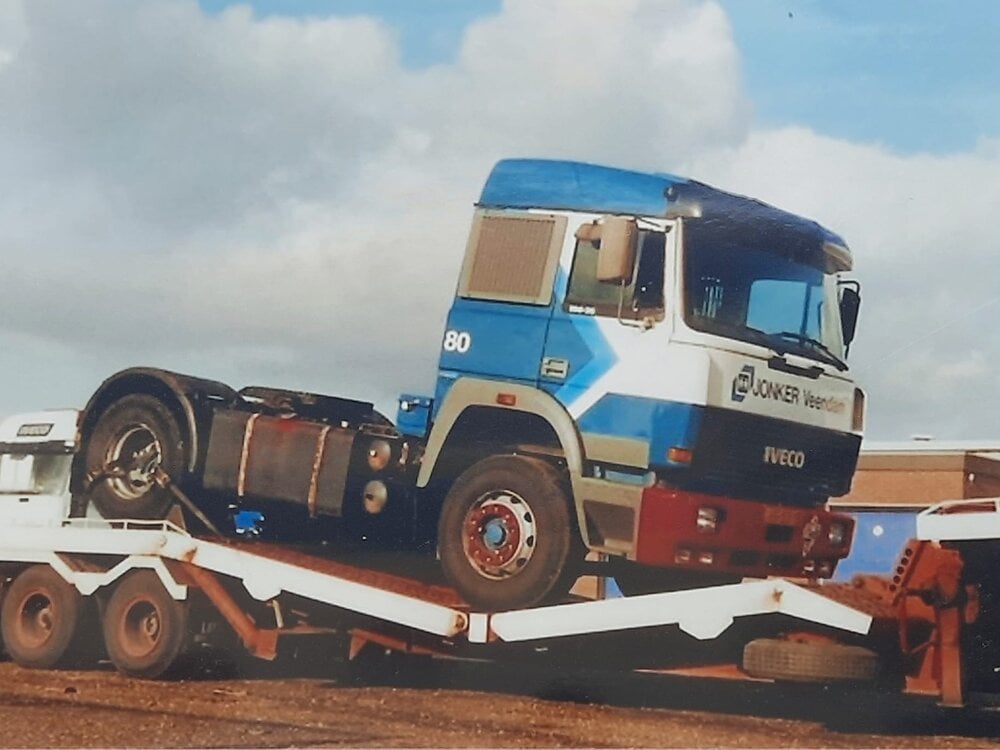 Tekno Tekno Iveco Turbostar 4x2 met 3 assige Silo oplegger JONKER VEENDAM