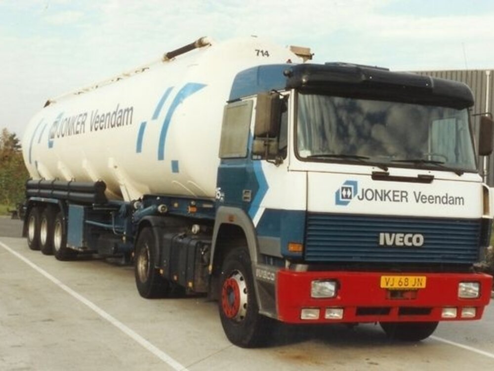Tekno Tekno Iveco Turbostar 4x2 with 3-axle Silo trailer JONKER VEENDAM