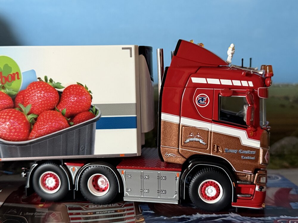 Tekno Tekno Scania Next Gen R Highline + 3-axle reefer trailer RONNY CEUSTERS