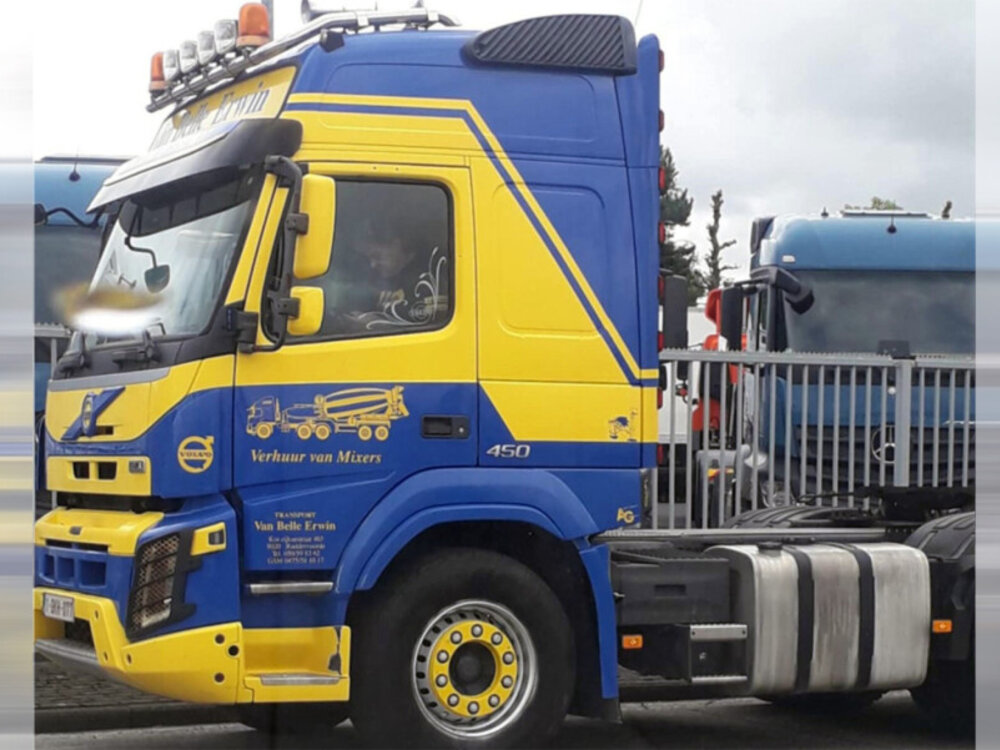 WSI WSI Volvo FMX Globetrotter 6x4 met 2-as tipper oplegger VAN BELLE TRANSPORT