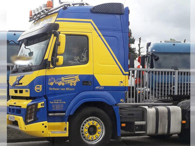 WSI WSI Volvo FMX Globetrotter 6x4 met 2-as tipper oplegger VAN BELLE TRANSPORT