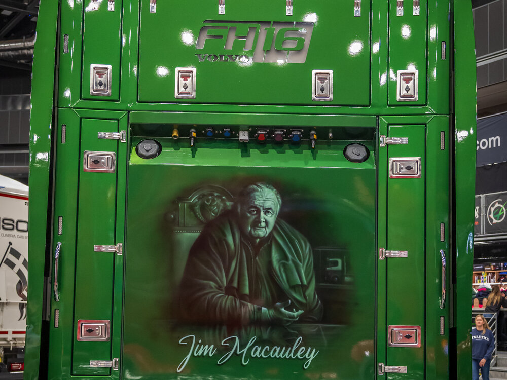 Tekno Tekno Volvo FH05 Globetrotter XL 8x4 zwaartransport trekker CADZOW