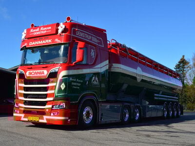 Tekno Tekno Scania Next Gen S-serie met 4-assige silo oplegger HENRIK HANSEN