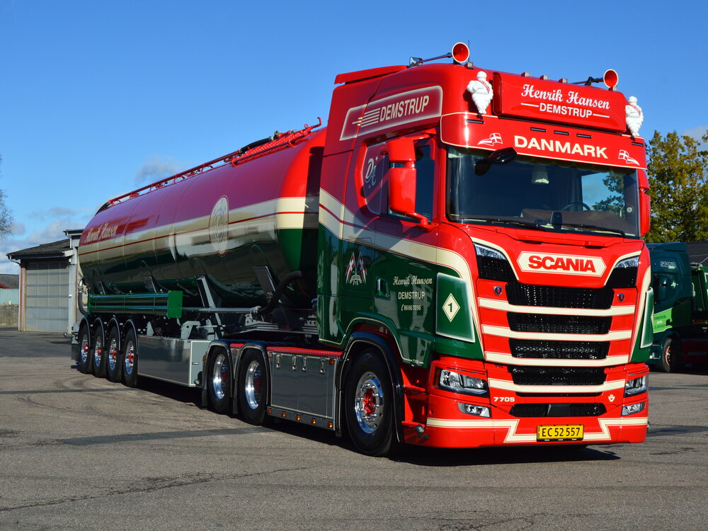Tekno Tekno Scania Next Gen S-serie with 4-axle silo trailer HENRIK HANSEN