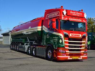 Tekno Tekno Scania Next Gen S-serie met 4-assige silo oplegger HENRIK HANSEN