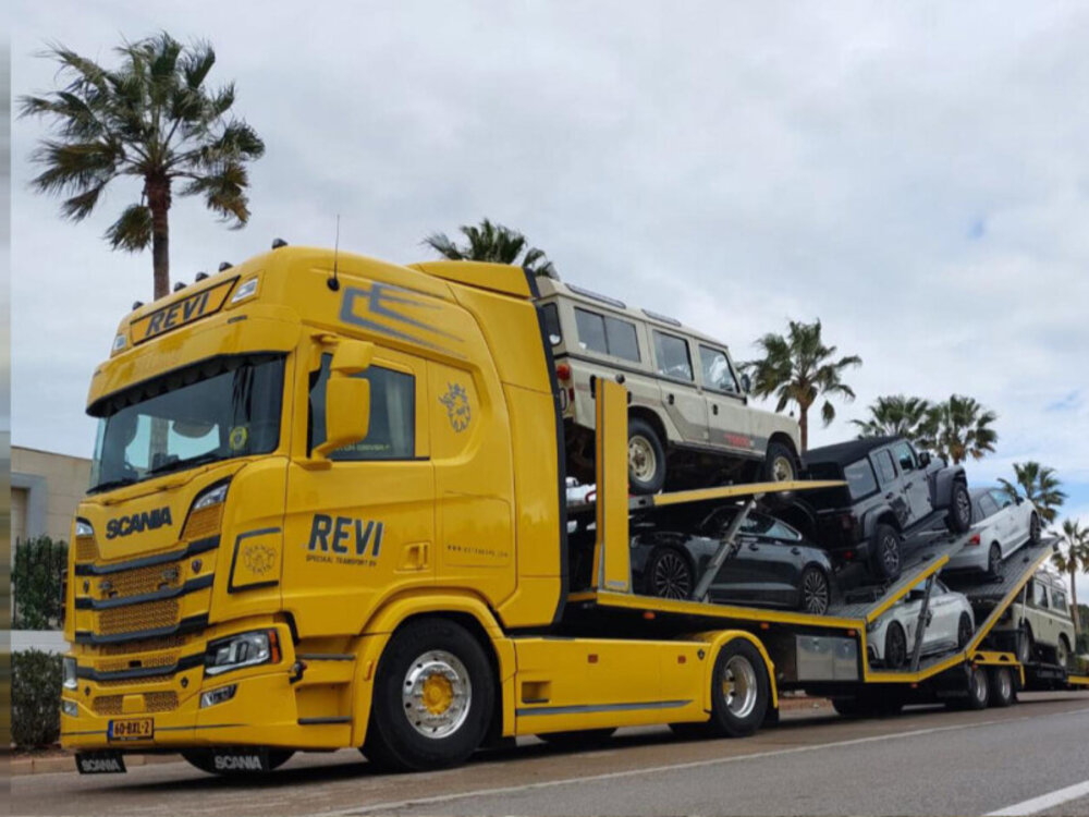 WSI WSI Scania R Highline 4x2 + 3-axle trucktransporter REVI