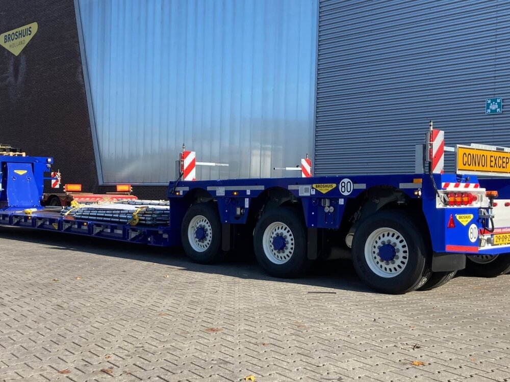 Tekno Tekno Scania NGS Highline 8x4 met 3-as Broshuis dieplader TWAN BIERINGS