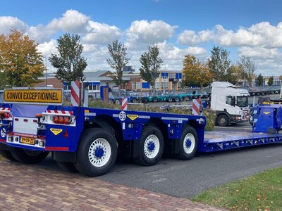 Tekno Tekno Scania NGS Highline 8x4 met 3-as Broshuis dieplader TWAN BIERINGS