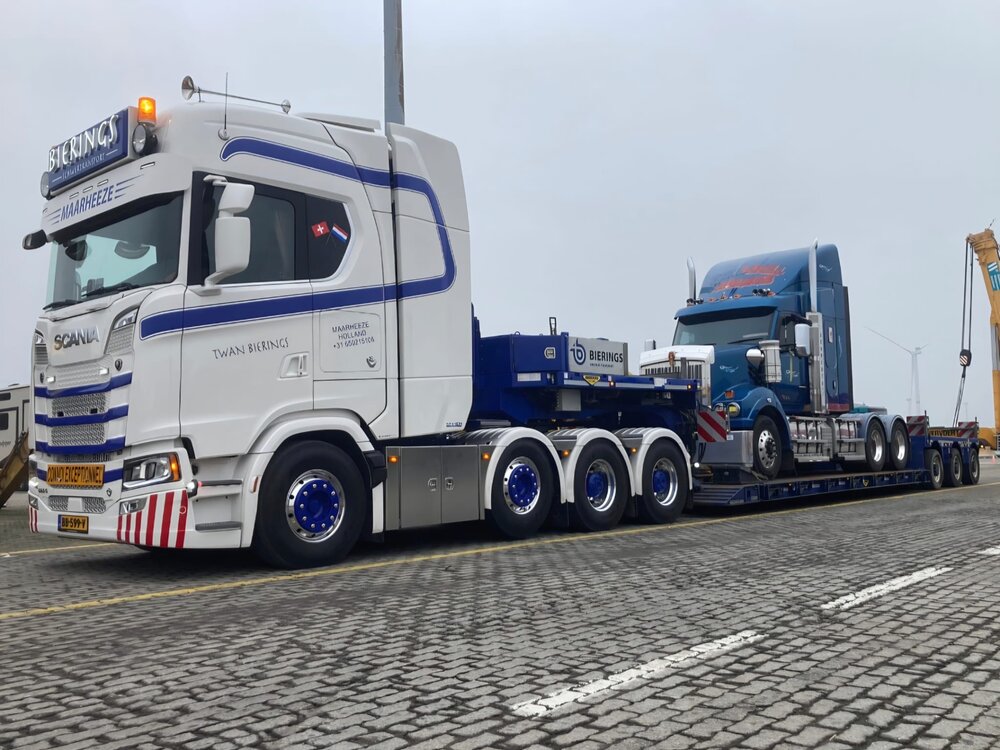 Tekno Tekno Scania NGS Highline 8x4 met 3-as Broshuis dieplader TWAN BIERINGS