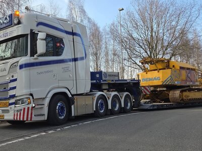 Tekno Tekno Scania NGS Highline 8x4 with 3-axle Broshuis lowloader TWAN BIERINGS