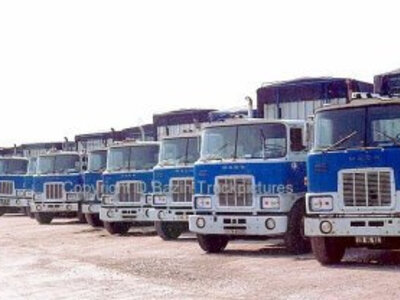 Tekno Tekno Mack F700 met klassieke gesloten oplegger BORCA