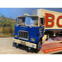 Tekno Mack F700 with classic closed trailer BORCA