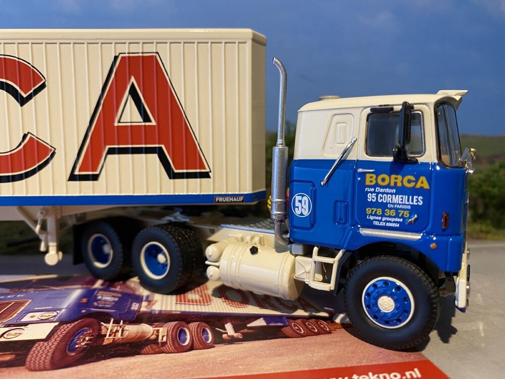Tekno Tekno Mack F700 with classic closed trailer BORCA