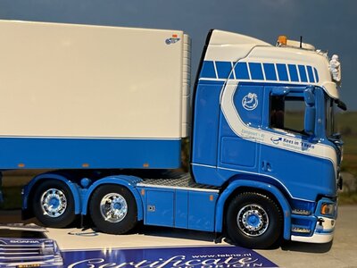 Tekno Tekno Scania Next Gen R-serie Highline met Ekeri koeloplegger KEES IN'T VEEN