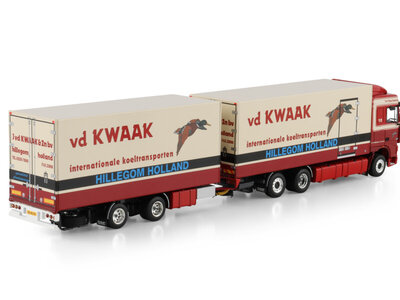 WSI WSI DAF 95XF space cab 6x2 motor koelwagen met 2-assige koeloplegger VAN DER KWAAK