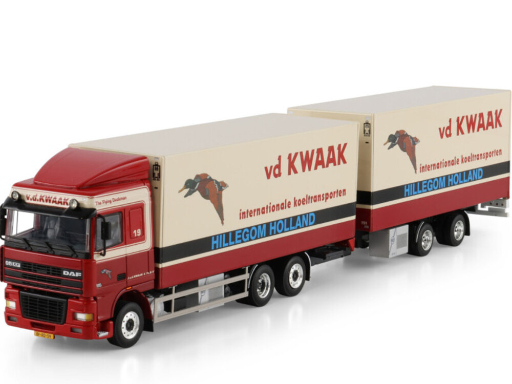 WSI WSI DAF 95XF space cab 6x2 motor koelwagen met 2-assige koeloplegger VAN DER KWAAK