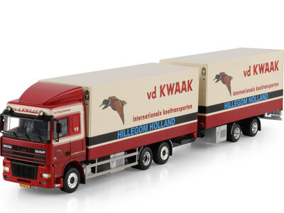 WSI WSI DAF 95XF space cab 6x2 motor koelwagen met 2-assige koeloplegger VAN DER KWAAK