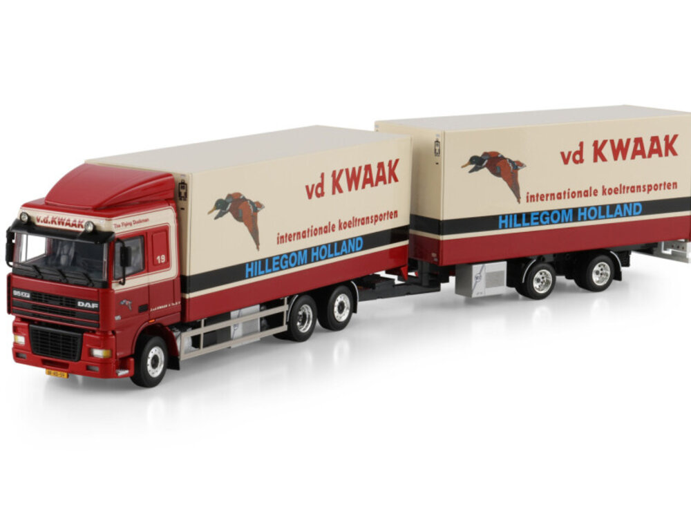 WSI WSI DAF 95XF space cab 6x2 motor koelwagen met 2-assige koeloplegger VAN DER KWAAK
