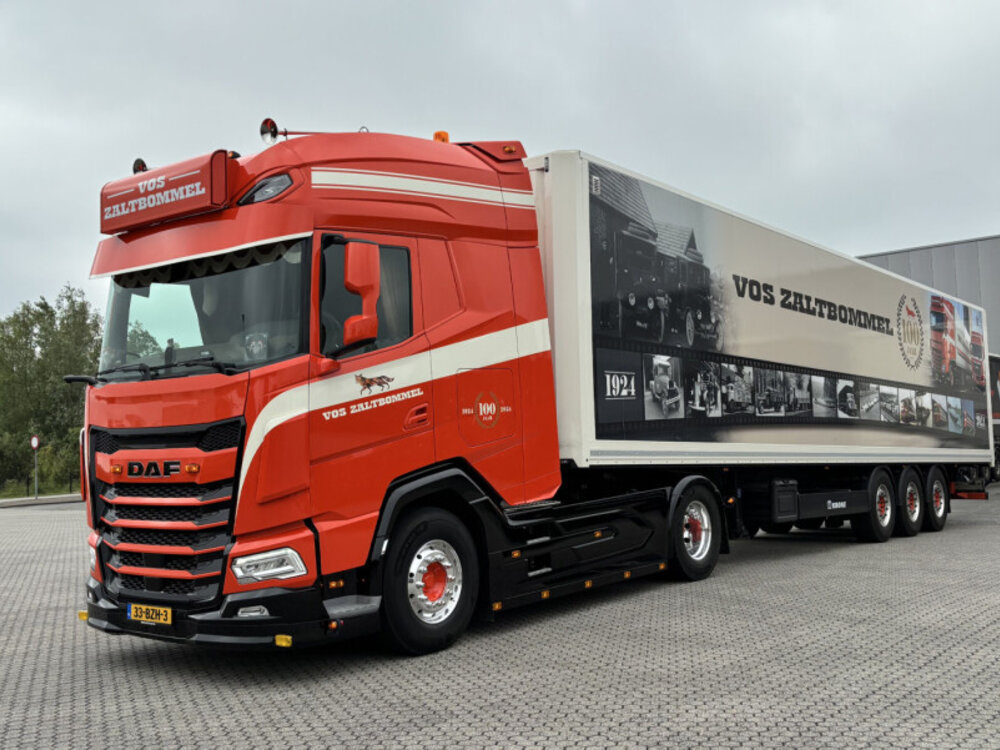 WSI WSI DAF XG+ 4X2 with 3-axle box trailer VOS ZALTBOMMEL