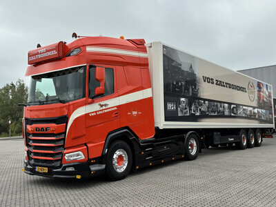 WSI WSI DAF XG+ 4X2 with 3-axle box trailer VOS ZALTBOMMEL
