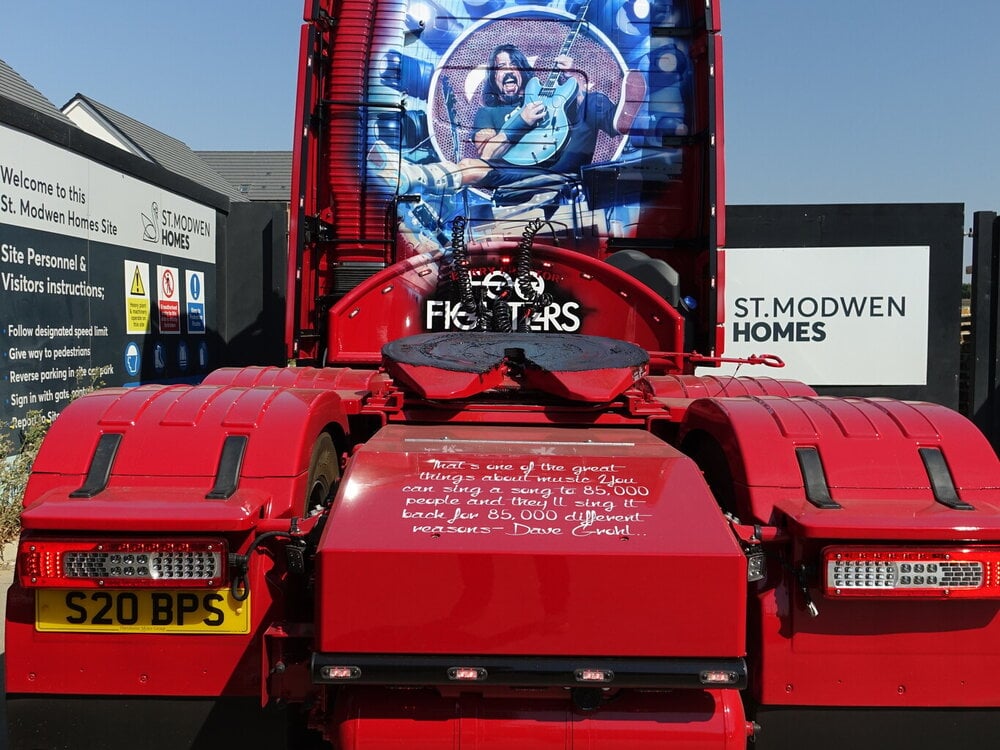 Tekno Tekno Volvo FH04 Globetrotter XL 6x2 BARRY PROCTOR  "FOO FIGHTERS"