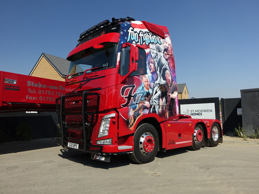 Tekno Tekno Volvo FH04 Globetrotter XL 6x2 BARRY PROCTOR  "FOO FIGHTERS"