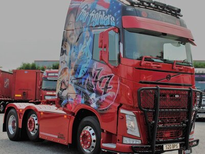 Tekno Tekno Volvo FH04 Globetrotter XL 6x2 BARRY PROCTOR  "FOO FIGHTERS"