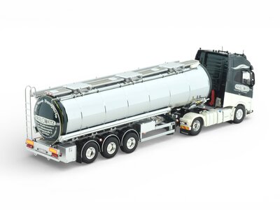 Tekno Tekno Volvo FH Aero XXL 4x2 with 3-axle tanktrailer KRALOWETZ