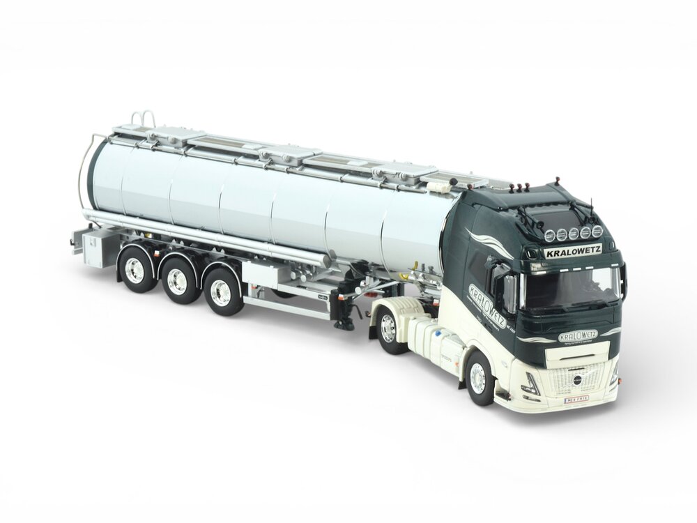 Tekno Tekno Volvo FH Aero XXL 4x2 with 3-axle tanktrailer KRALOWETZ
