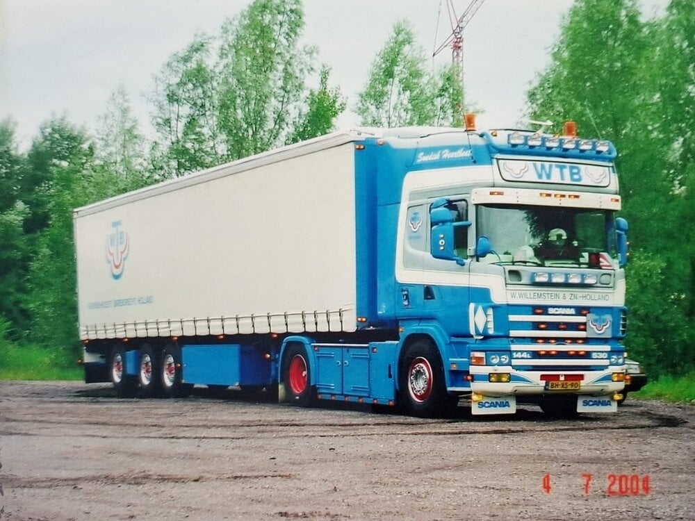 Tekno Tekno Scania 144L 530 4x2 Trekker met 3-assige schuifzeilenoplegger WTB