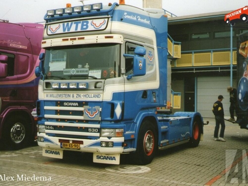 Tekno Tekno Scania 144L 530 4x2 with 3-axle curtainside trailer WTB