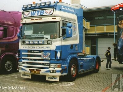 Tekno Tekno Scania 144L 530 4x2 Trekker met 3-assige schuifzeilenoplegger WTB