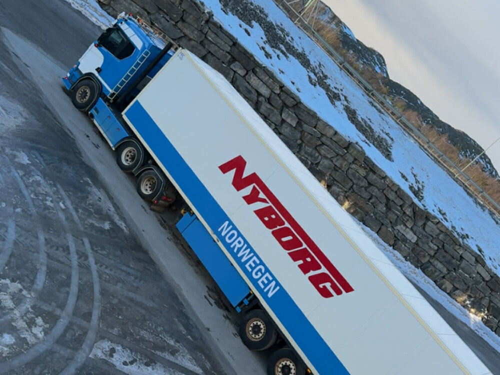 Tekno Tekno Scania NGR Normal met 3-assige oplegger NYBORG