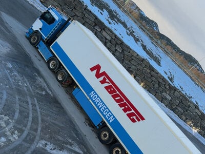 Tekno Tekno Scania NGR Normal with 3-axle reefer trailer NYBORG