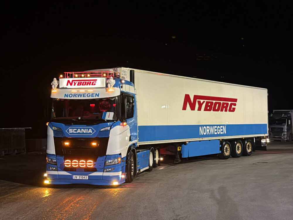 Tekno Tekno Scania NGR Normal met 3-assige oplegger NYBORG